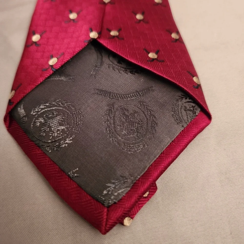 Tommy Hilfiger Mens Silk Necktie Golf Pattern Red  Designer Italy Elevated Style